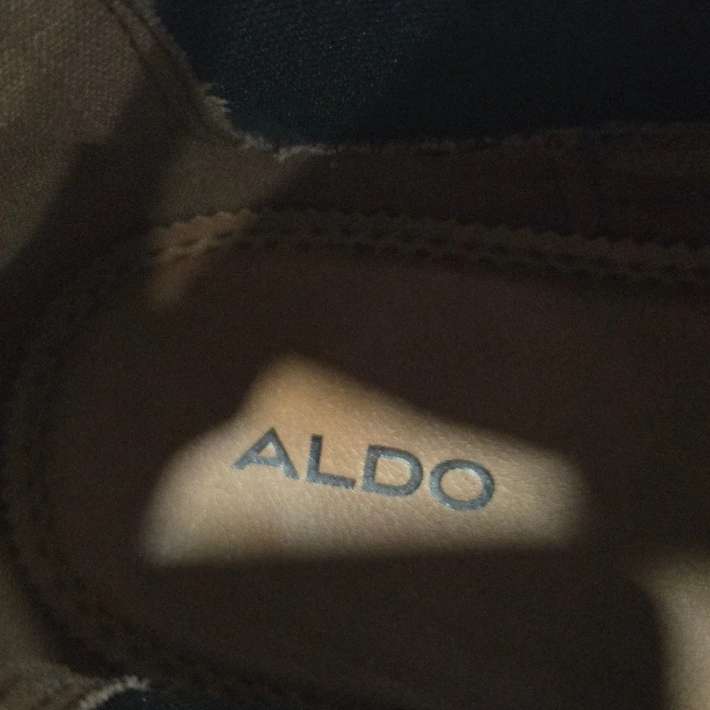 ALDO Mens Black Suede Chelsea Boots Size 10 Pointed Toe Ankle Boot AC439